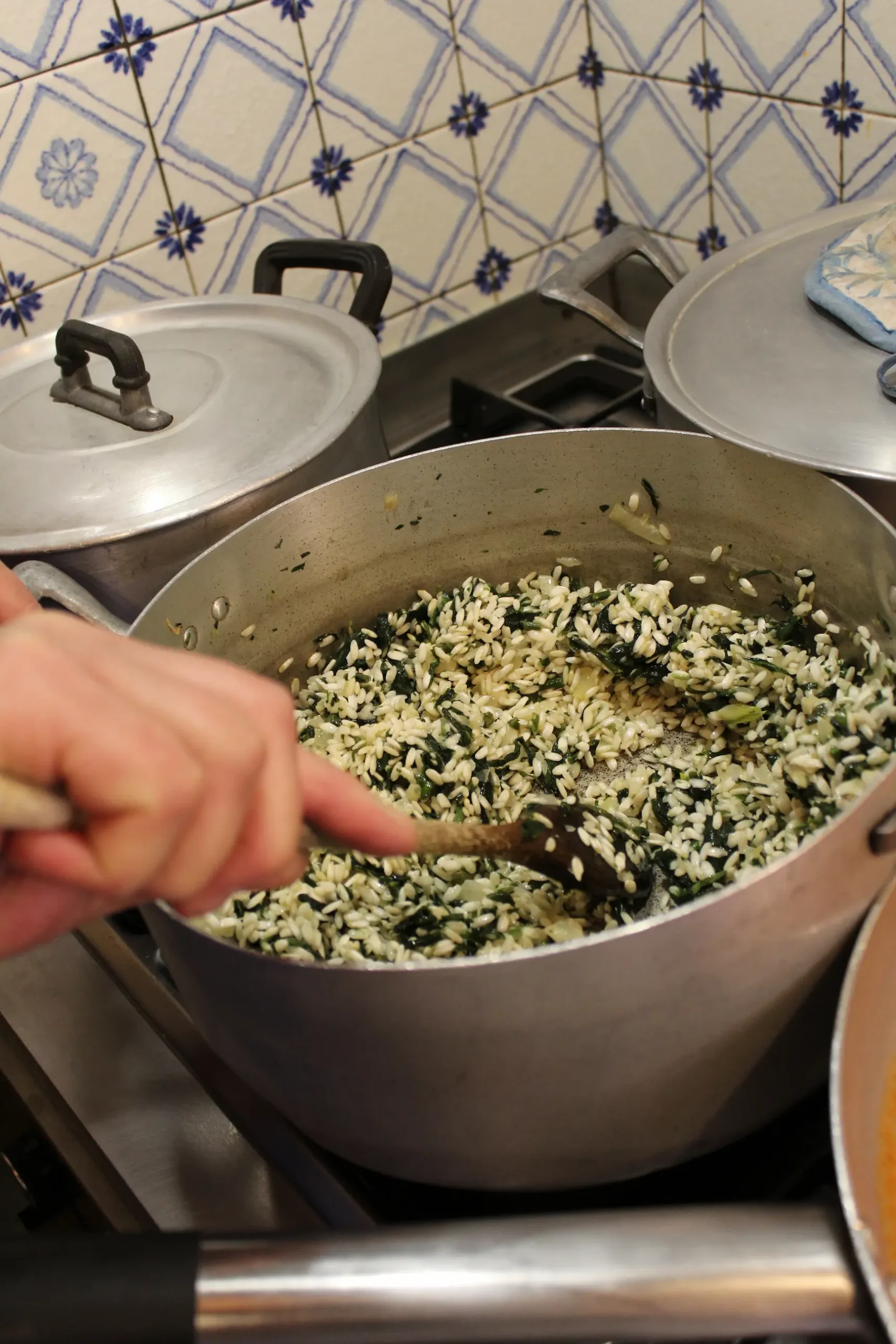 preparazione-risotto-home-restaurant-camaiore